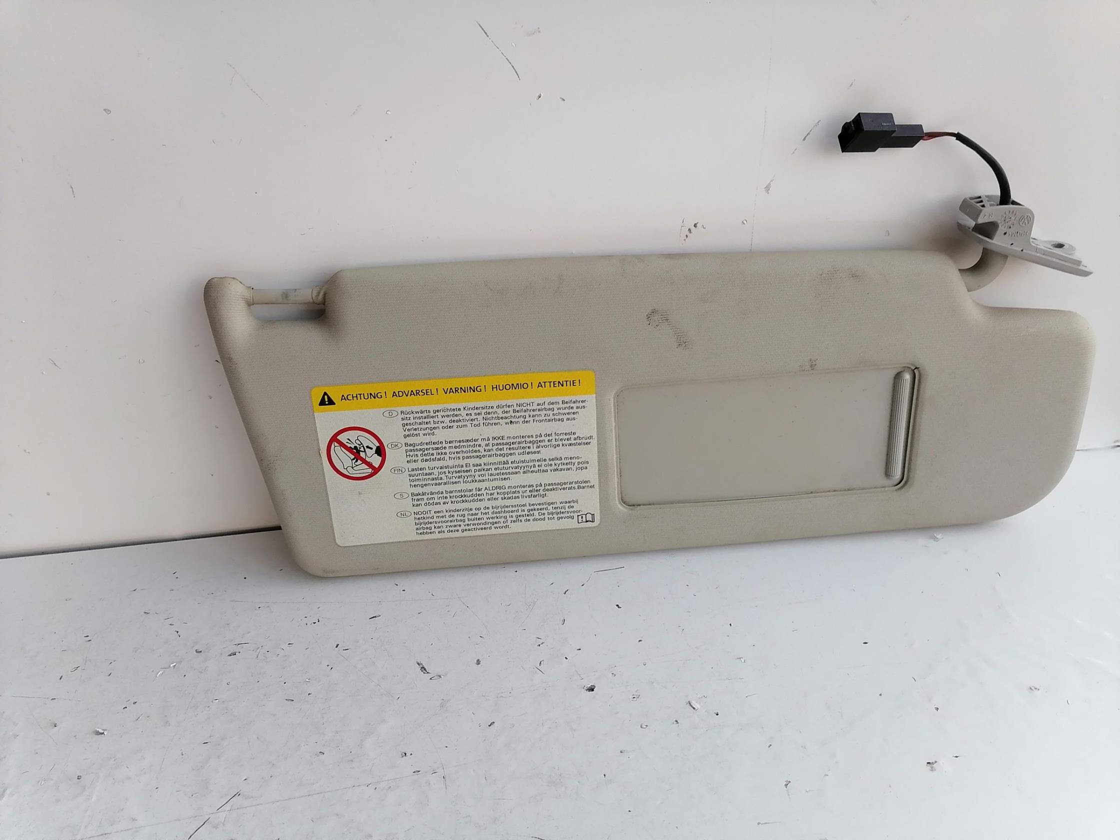 Aletta parasole parabrezza dx.